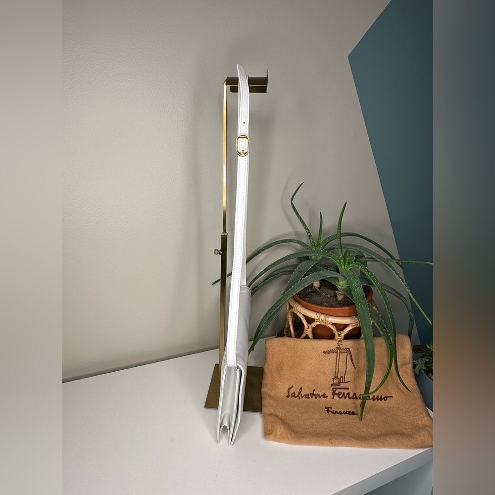 Vintage Salvatore Ferragamo White Navy Leather Shoulder Bag Gold Hardware Italy - Picture 3 of 14